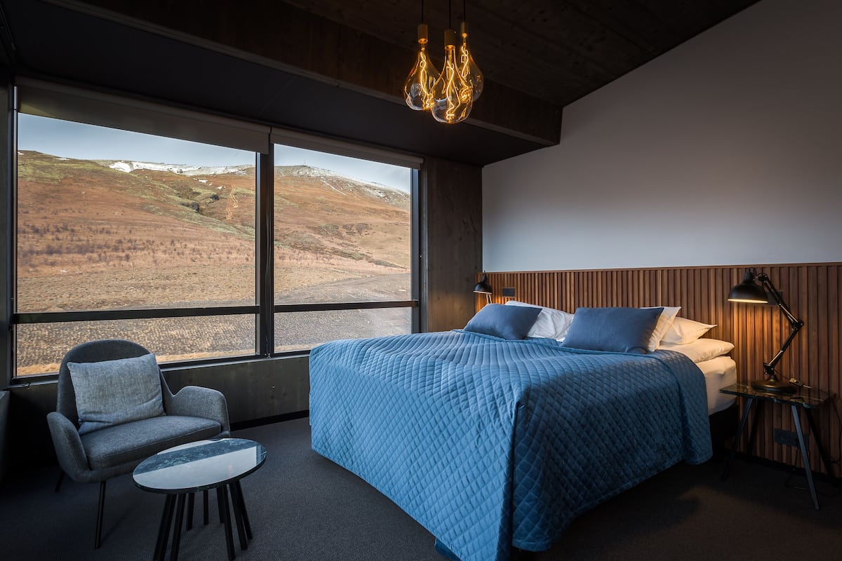 Executive Suite | 1 bedroom, hypo-allergenic bedding, in-room safe, desk