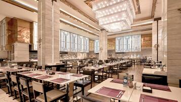 2 restaurants, breakfast, lunch, dinner served; Chinese cuisine