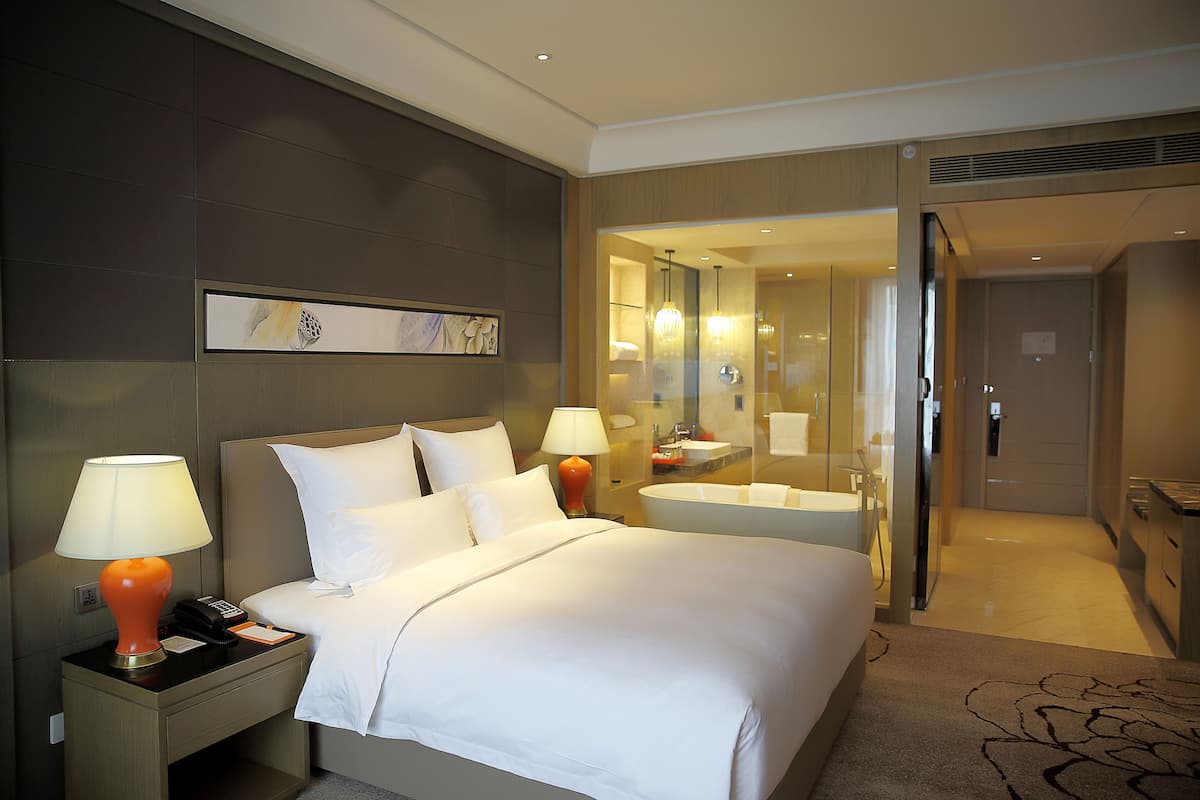 minibar, in-room safe, desk, soundproofing