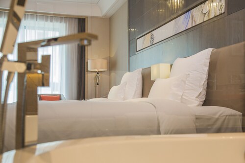 Pullman Shishi Mattison