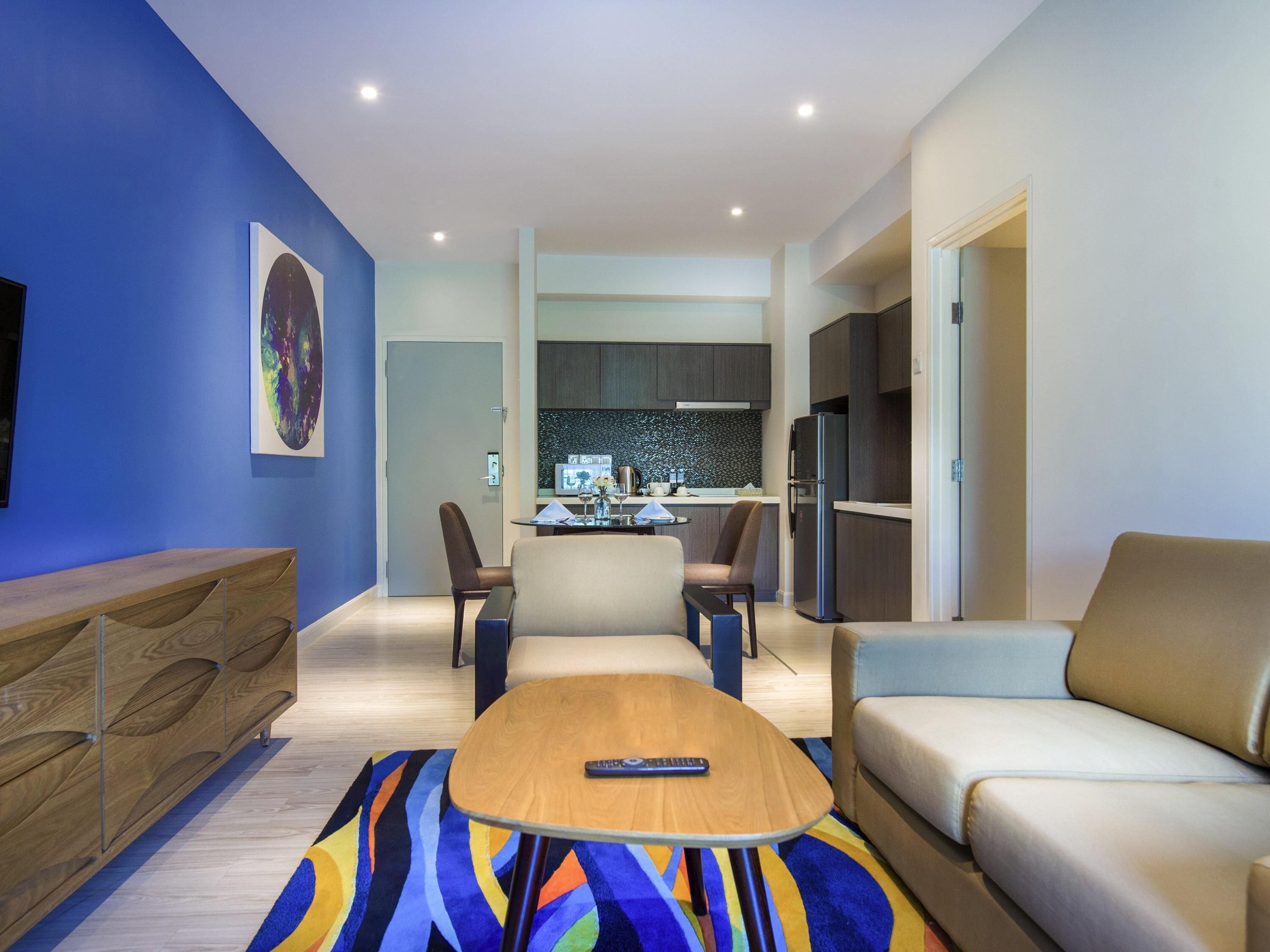 Minibar, in-room safe, desk, iron/ironing board