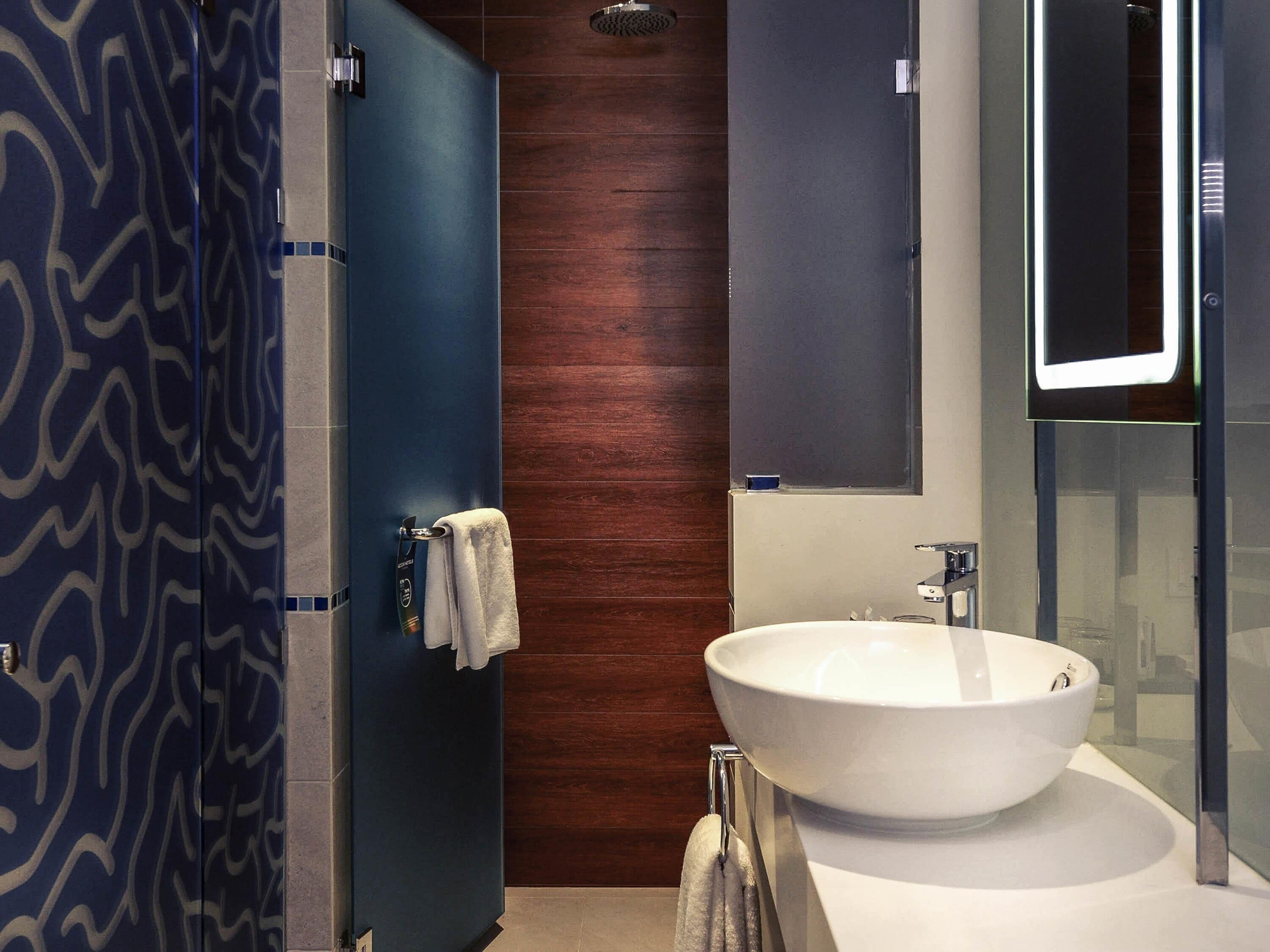 Minibar, in-room safe, desk, iron/ironing board