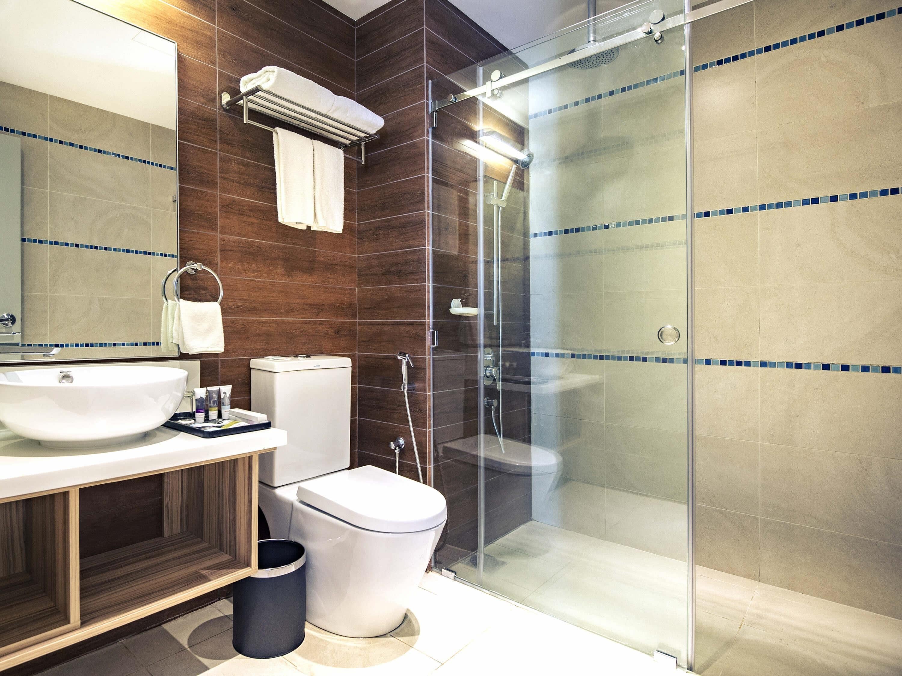 Minibar, in-room safe, desk, iron/ironing board