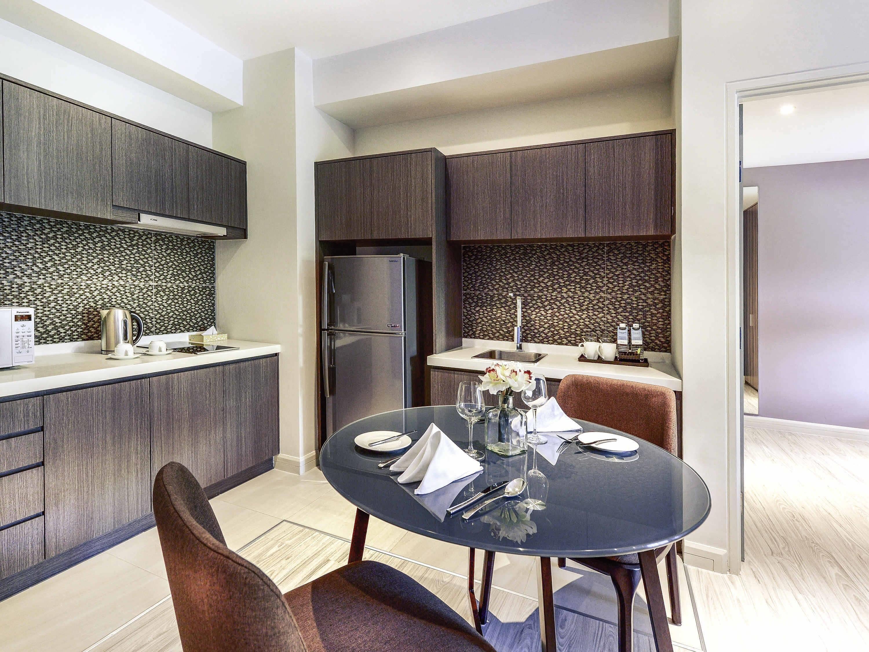 Minibar, in-room safe, desk, iron/ironing board