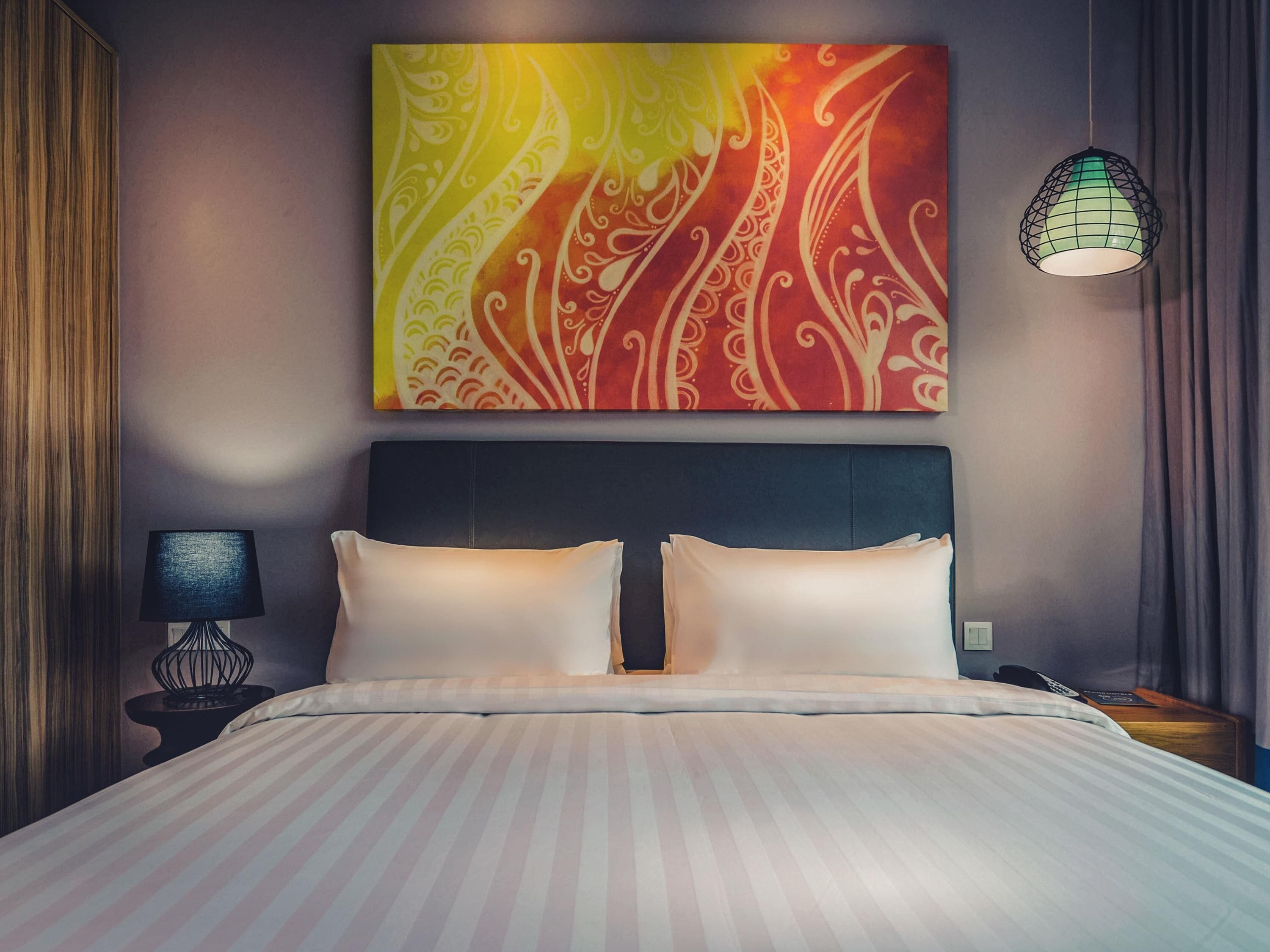 Minibar, in-room safe, desk, iron/ironing board