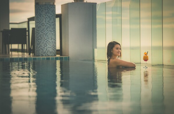 Indoor pool, outdoor pool - Mercure Kota Kinabalu City Centre (Kota Kinabalu)