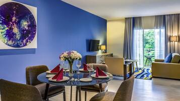 Minibar, in-room safe, desk, iron/ironing board