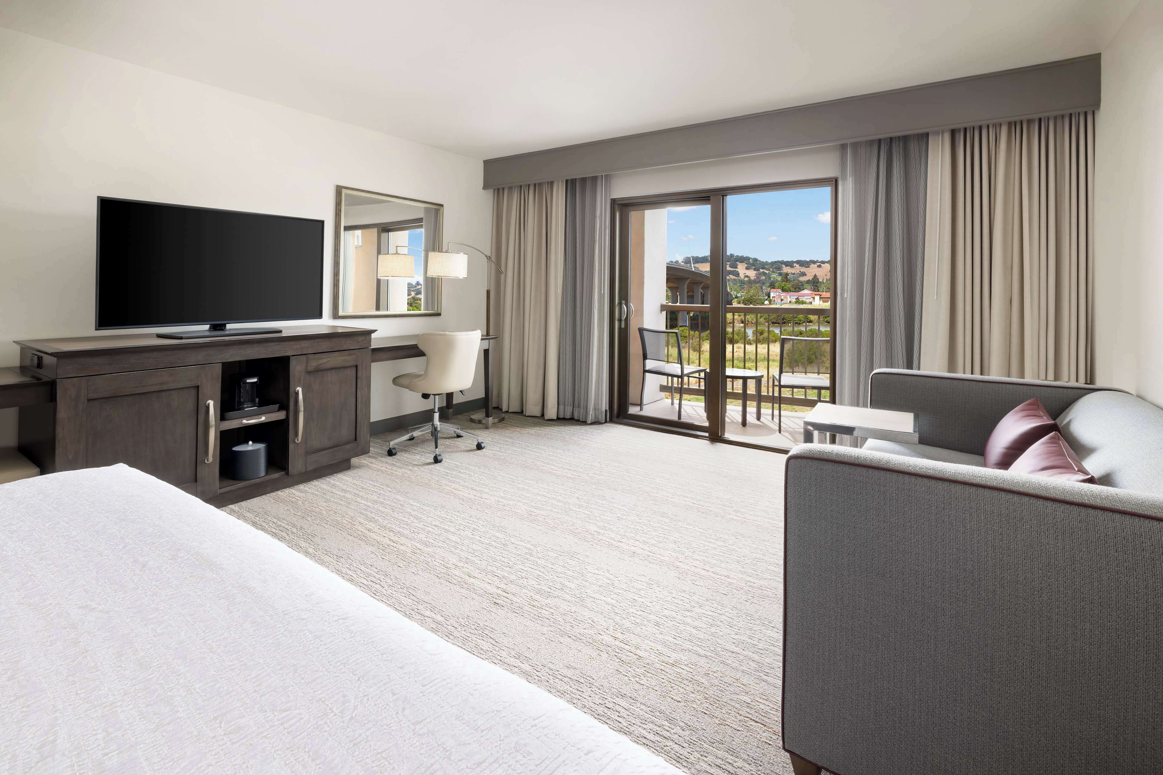 room, 1 king bed, non smoking, river view | premium bedding, in-room safe, desk, blackout curtains