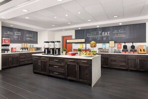 Buffet déjeuner gratuit tous les jours