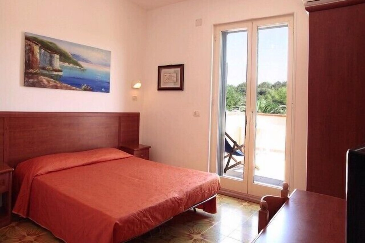 Quarto casal | Escrivaninha, berços (sobretaxa), Wi-Fi de cortesia