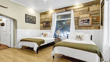 Suite, 2 grands lits | Accès au Wi-Fi (inclus)