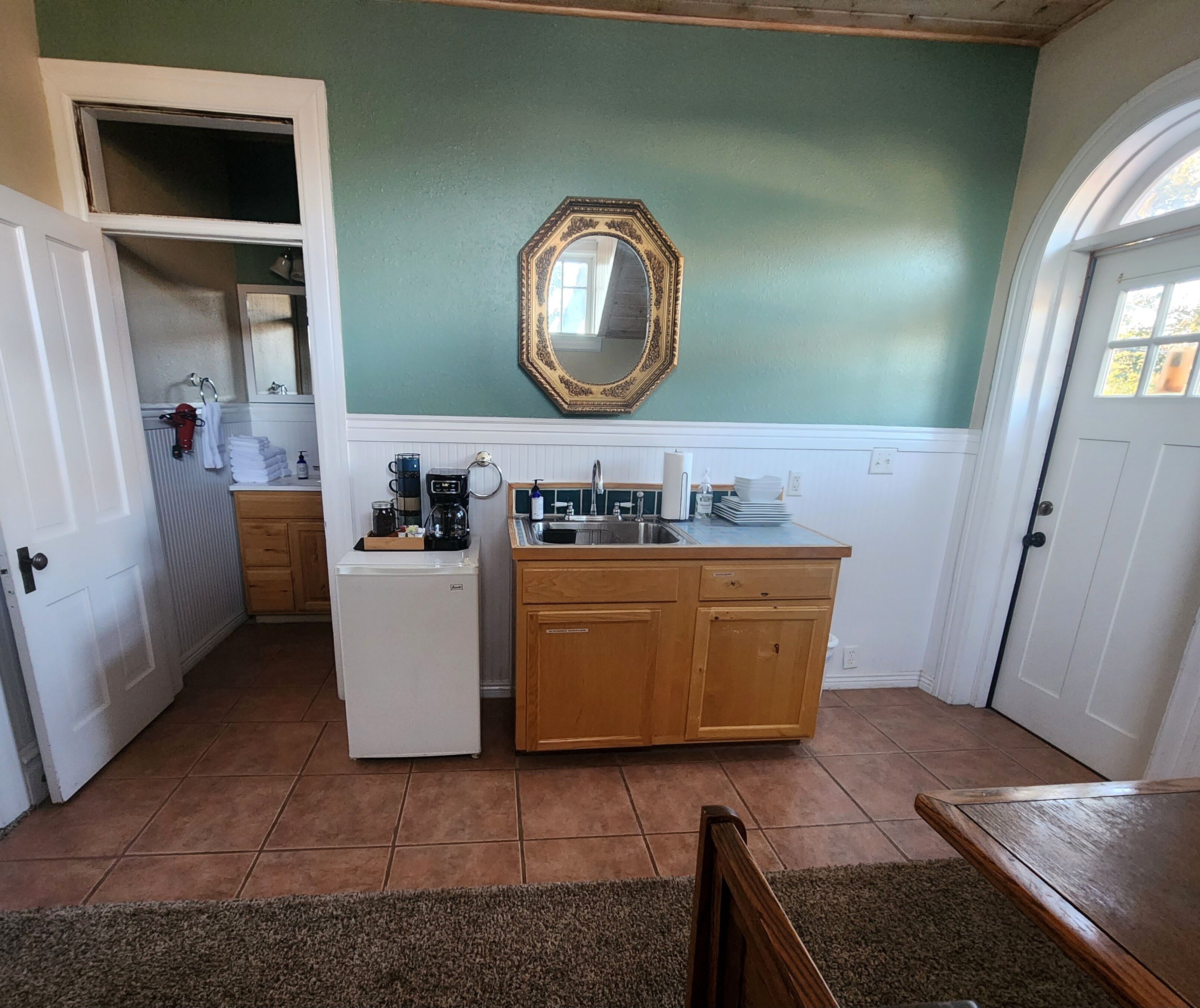 Suite, 2 queensize-senger, fjellutsikt | Wi-fi (inkludert)