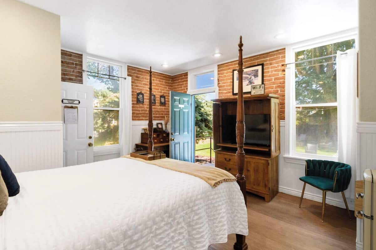 The letters home room | Free WiFi