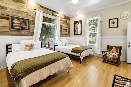 The Obsidian and Sagebrush Suite | Free WiFi. Monroe Inn