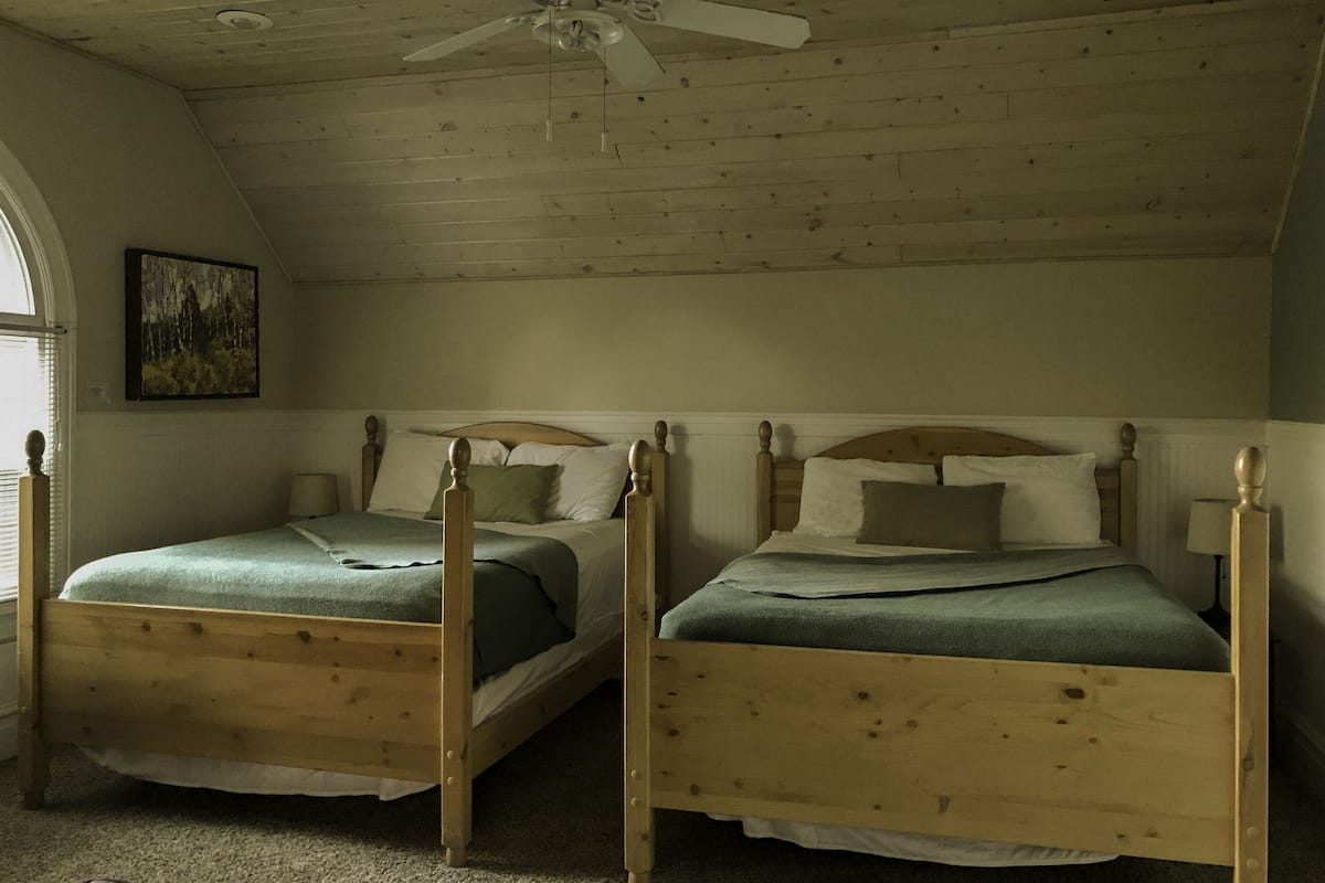 Suite, 2 Queen Beds, Mountain View