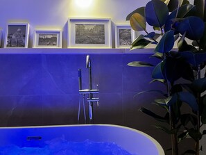 Design Suite | Premium bedding, minibar, in-room safe, desk - Le Coq Suites (Rome)