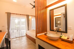 Minibar, in-room safe, desk, iron/ironing board - Ompil Angkor Residence (Siem Reap)