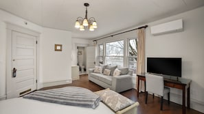 Deluxe Suite, 1 Queen Bed, Terrace, Courtyard View | Iron/ironing board, free WiFi, bed sheets - Greenbriar Inn (Coeur d'Alene)