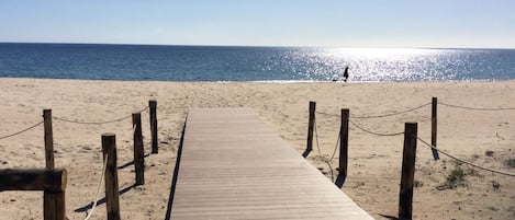 Aan het strand, wit zand