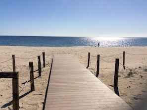 On the beach, white sand - Camping Flumendosa (Pula)