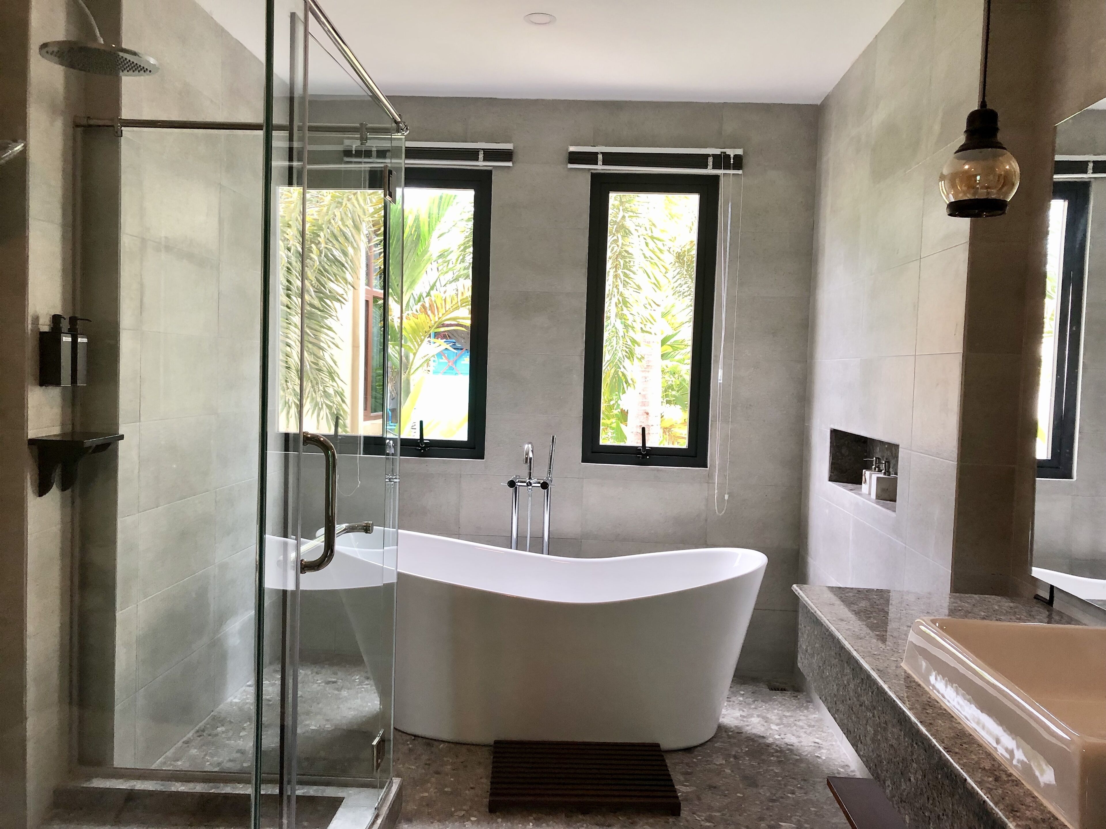 presidential double or twin room, non smoking, pool view | bathroom | separate bathtub and shower, deep-soaking bathtub, rainfall showerhead