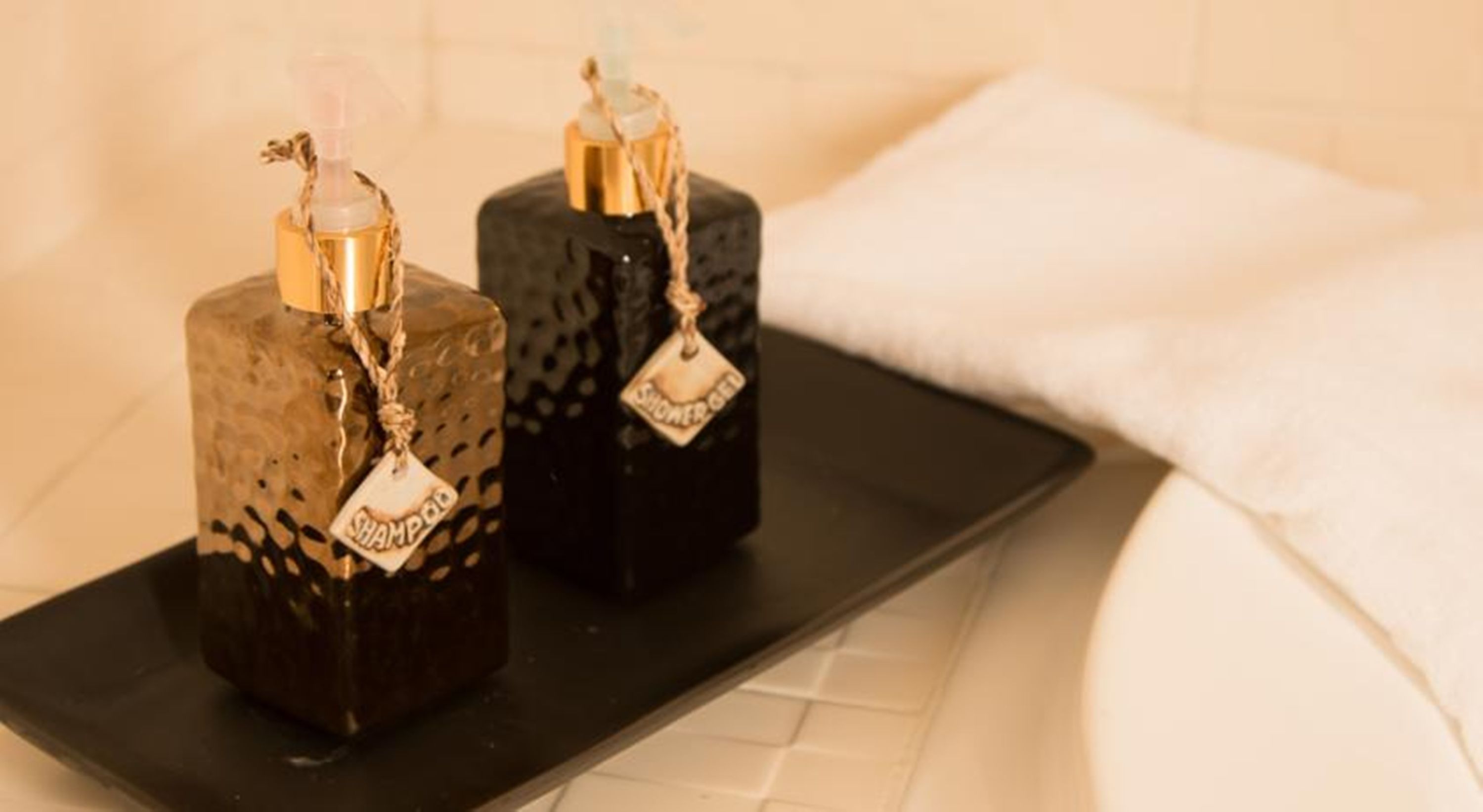 separate bathtub and shower, deep-soaking bathtub, rainfall showerhead