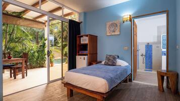 Studio, 1 kamar tidur, akses difabel (Blue) | Seprai premium, brankas, dan tirai kedap cahaya