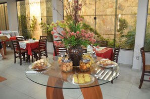 Desayuno buffet incluido todos los días