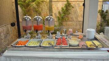 Café da manhã com buffet grátis todos os dias