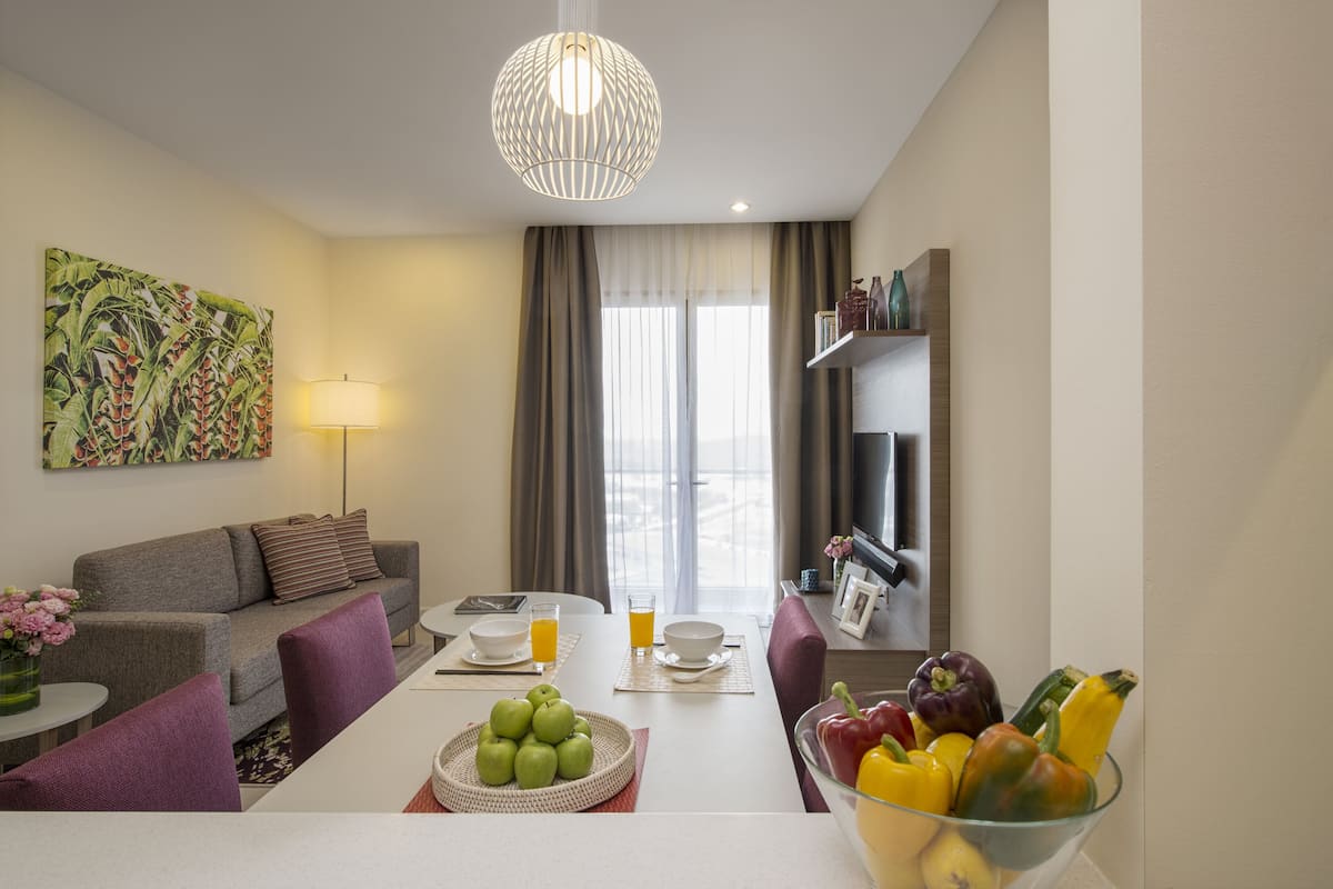 Minibar, desk, soundproofing, iron/ironing board