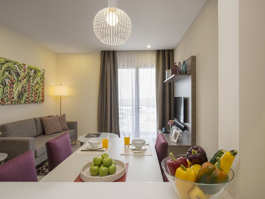 Minibar, bureau, chambres insonorisées, fer et planche à repasser