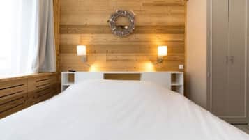 Double Room | Premium bedding, minibar, in-room safe, desk