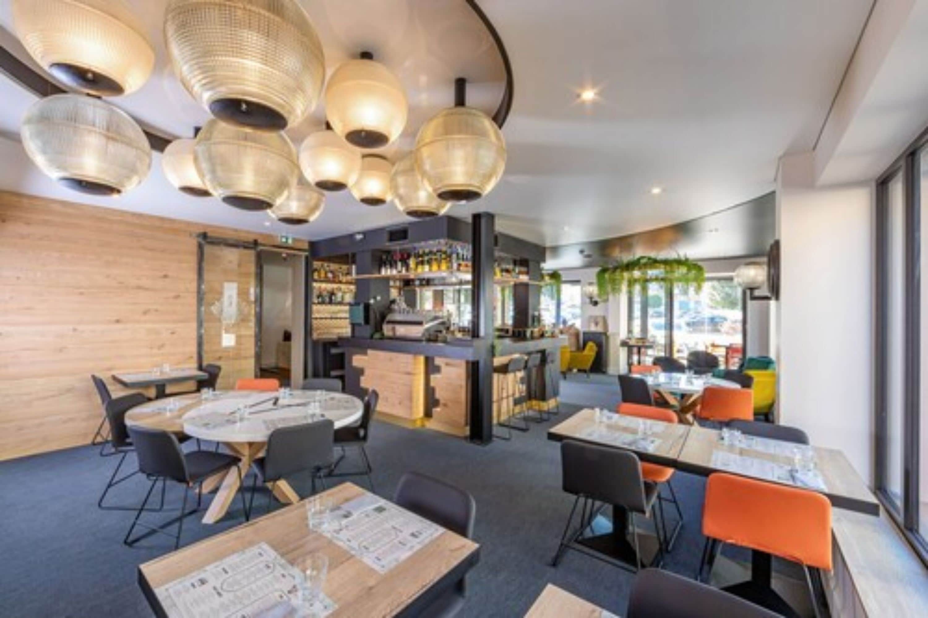 Déjeuner et dîner servis sur place