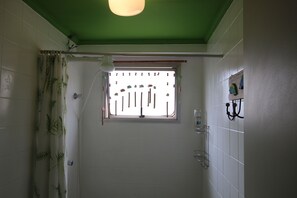 Huoneisto, 1 makuuhuone | Kylpyhuone | Suihku, pyyhkeet