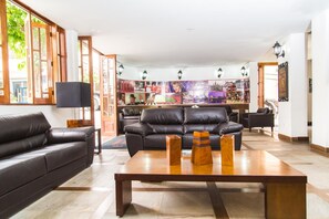 32-inch LCD TV with satellite channels, TV - Hotel Londres (Sao Lourenco)