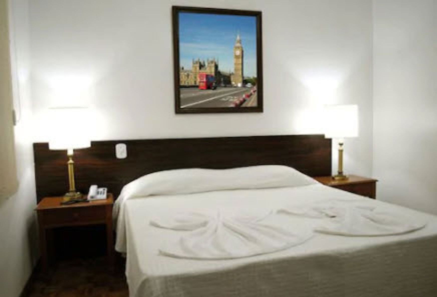 Minibar, bureau, lit de bébé (gratuit), accès au Wi-Fi (inclus)