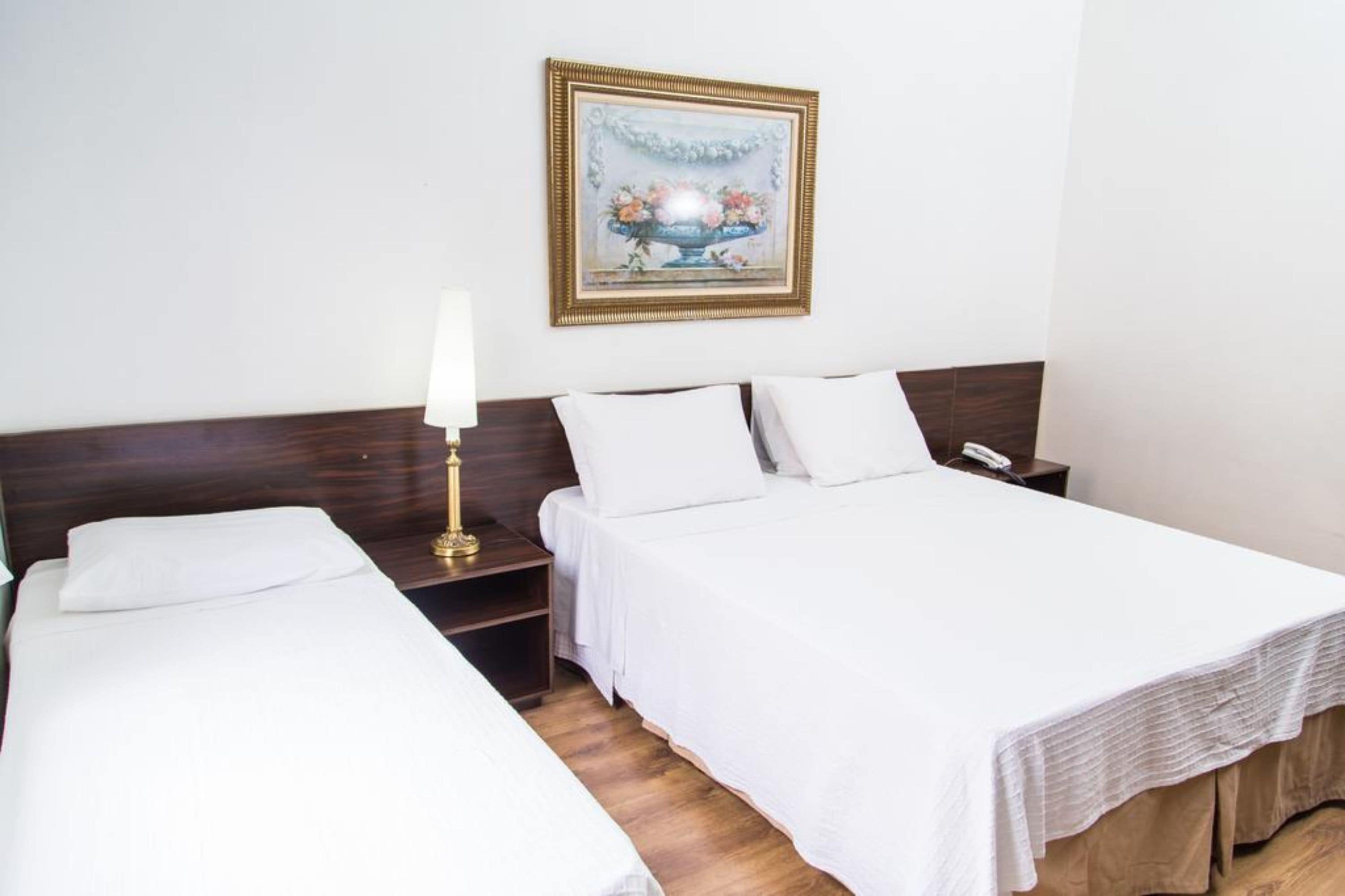 standard triple room | minibar, desk, free cots/infant beds, free wifi