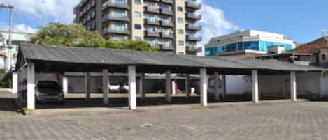 Estacionamento sem manobrista (sujeito a cobrança)