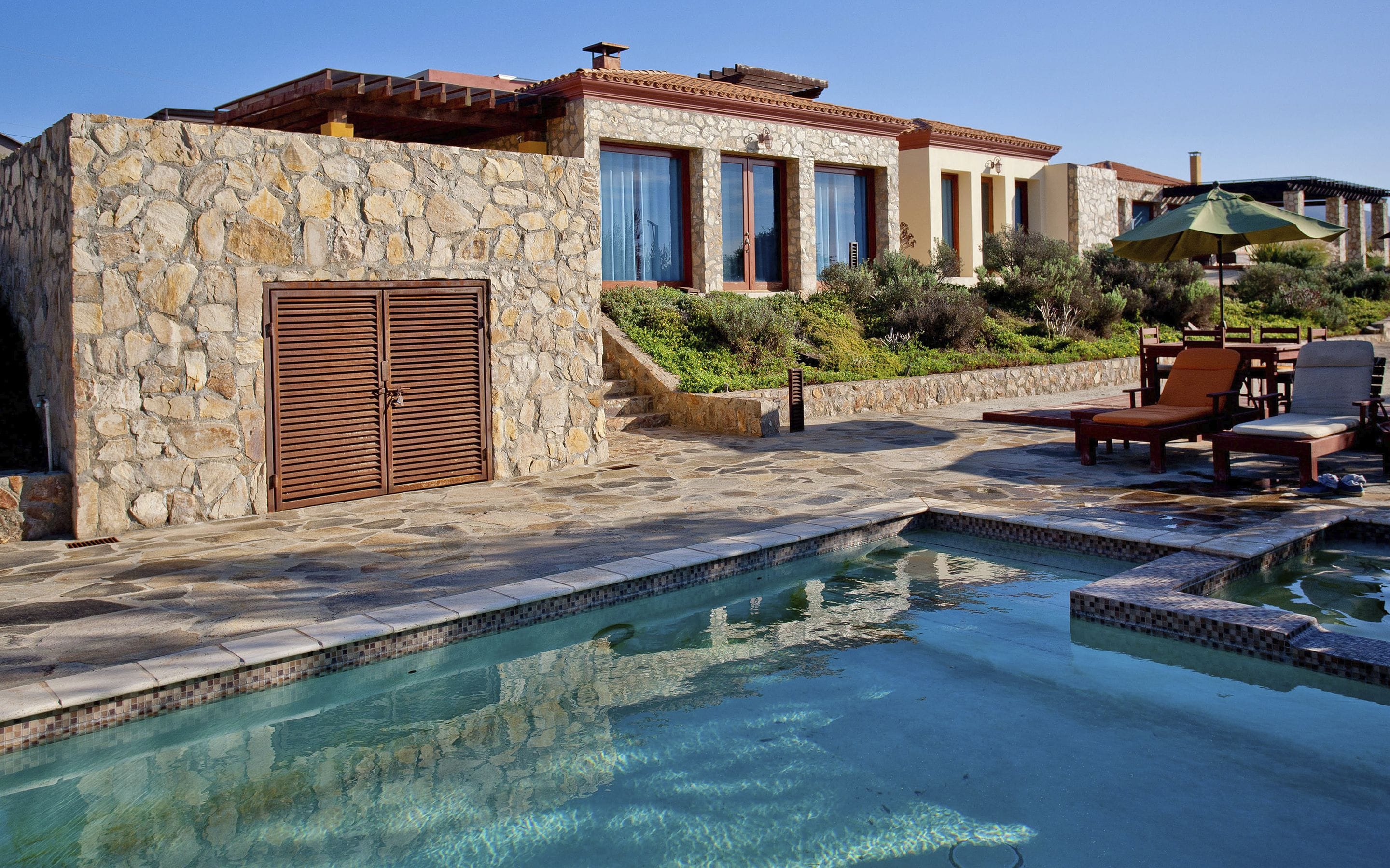 3 albercas al aire libre 