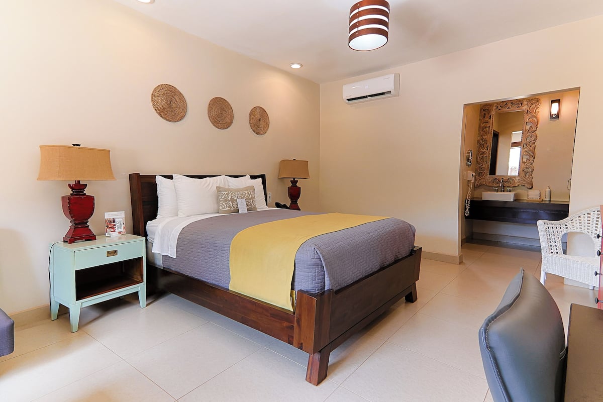 Encinal Studio | 1 chambre, literie de qualité supérieure, couette en duvet d'oie