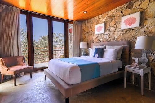 Standard Villa | Premium bedding, down comforters, individually decorated