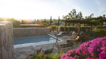 3 kolam renang outdoor