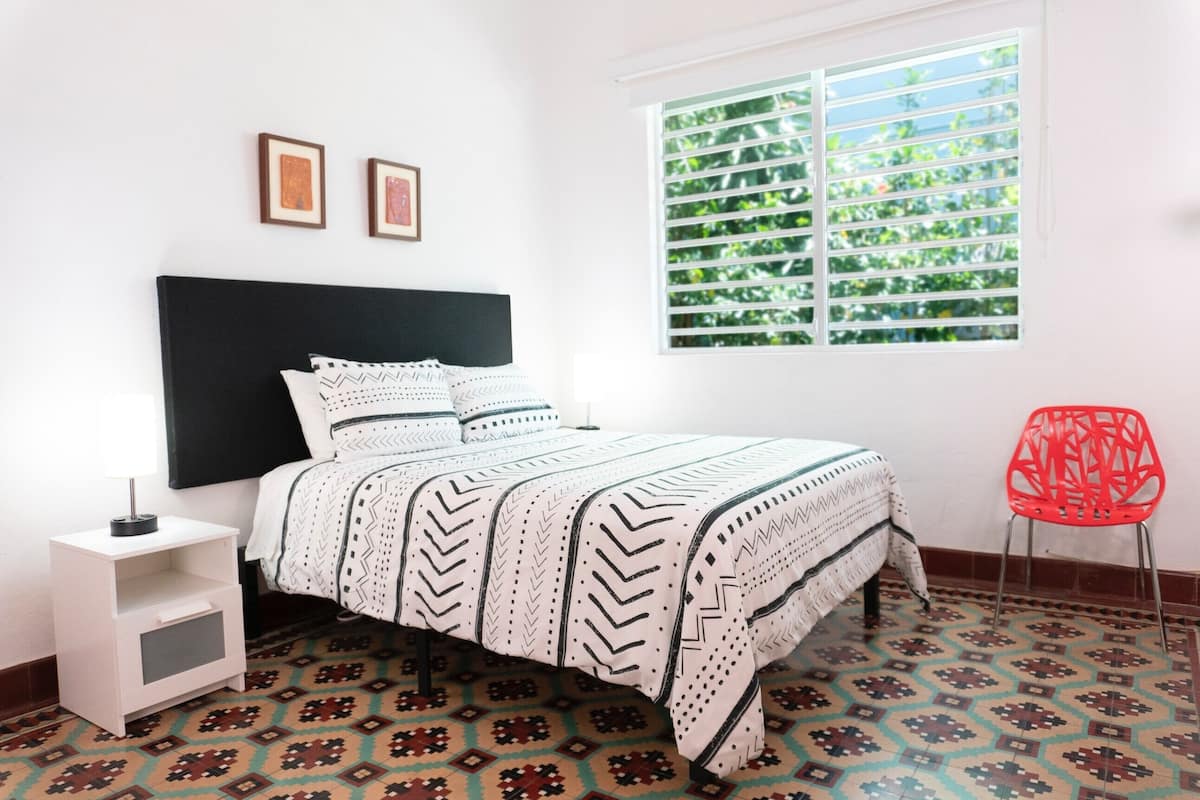 Chambre, 1 grand lit (Suite 1 )