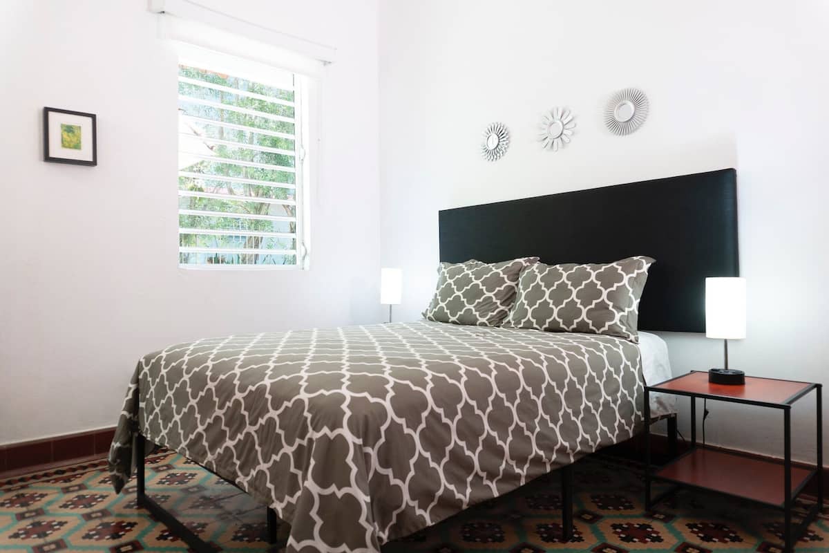Chambre, 1 grand lit (Suite 4)