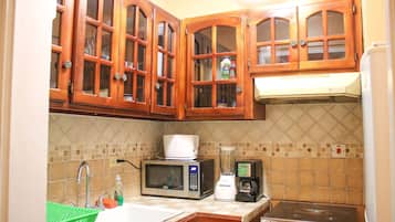 Deluxe Quadruple Room, 1 Bedroom | Private kitchen | Full-sized fridge, microwave, stovetop