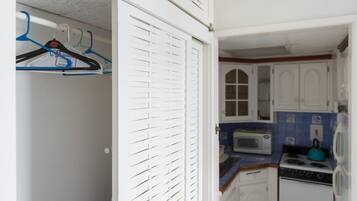 Comfort Studio, Multiple Beds, City View | 1 bedroom, in-room safe, WiFi, bed sheets