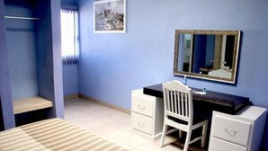 Desk, cribs (surcharge), WiFi (free) - HN Hotel (Durango)