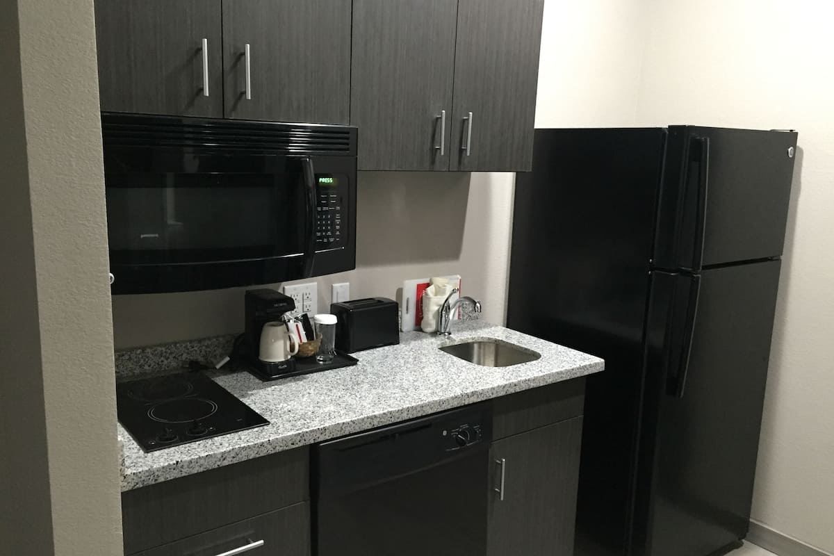 Fridge, microwave, stovetop, dishwasher