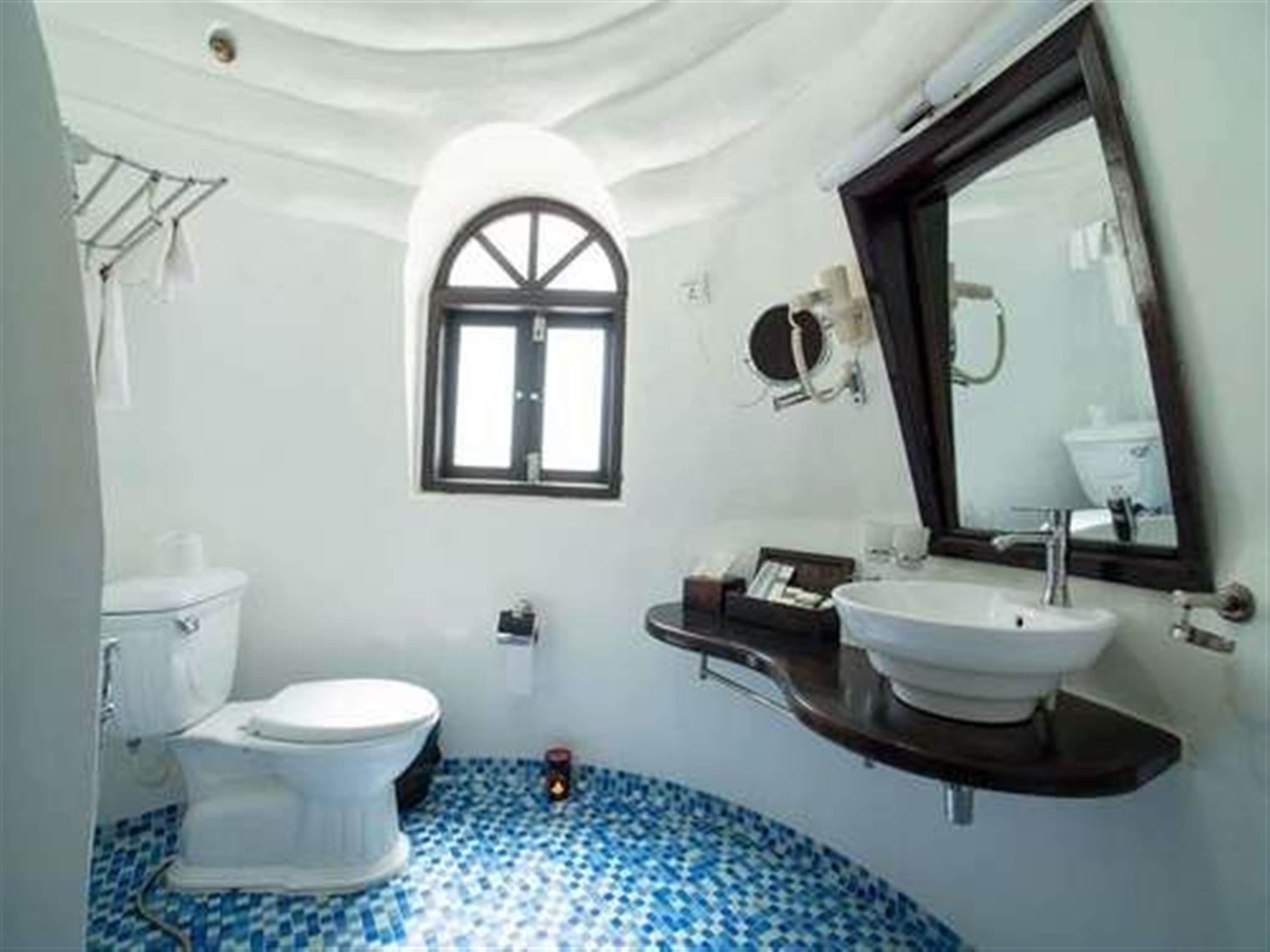 dome room | bathroom | shower, hair dryer, bathrobes, slippers