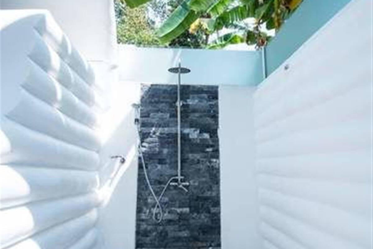 deluxe room, 1 king bed | bathroom | shower, hair dryer, bathrobes, slippers